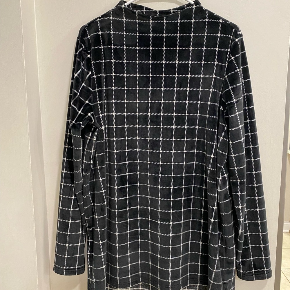 Lands End Womens size large top, velour, black and ivory